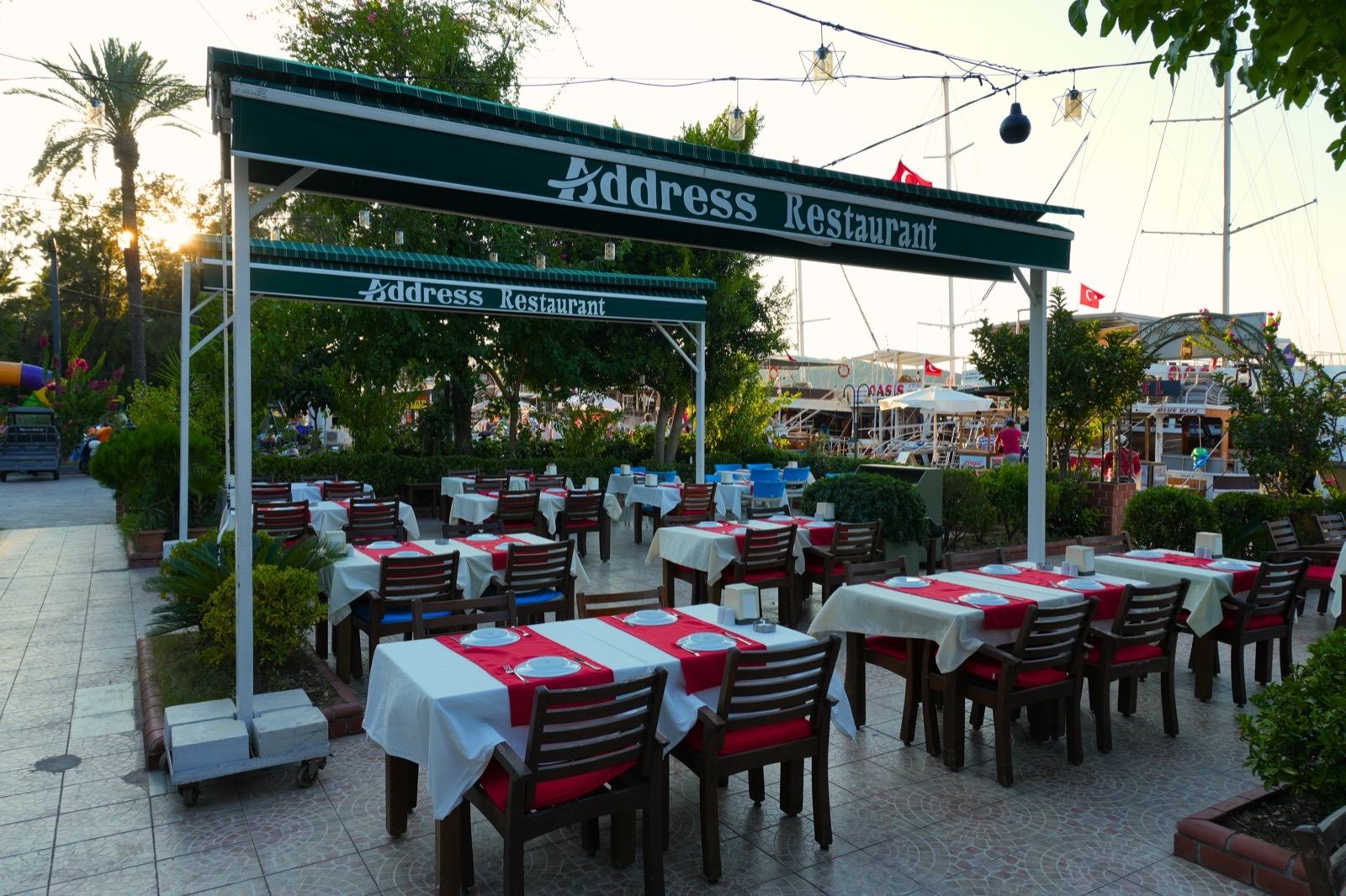 Address Fethiye giriş ve masa düzeni