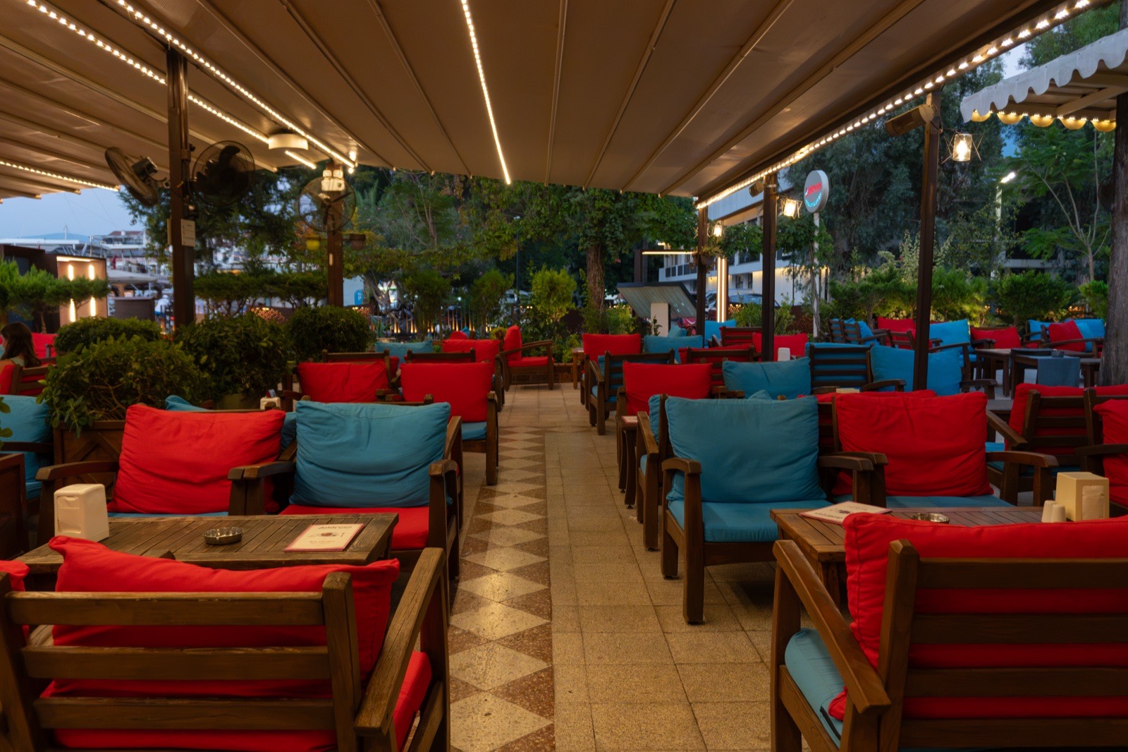 Address Fethiye teras oturma alanı